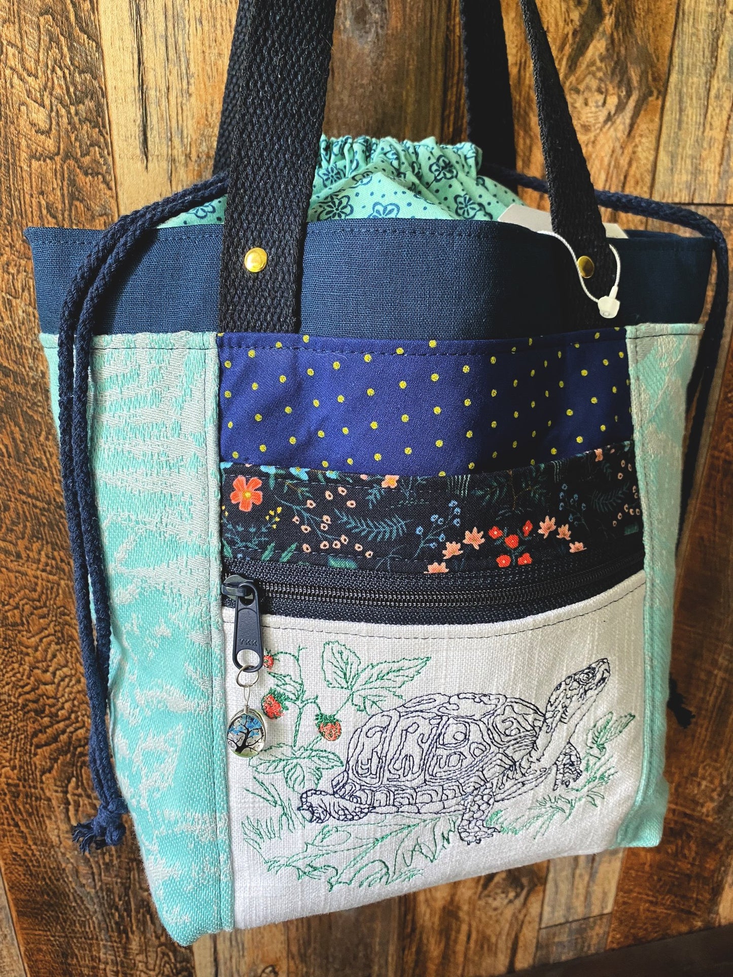 Box Turtle Medium Firefly Project Bag
