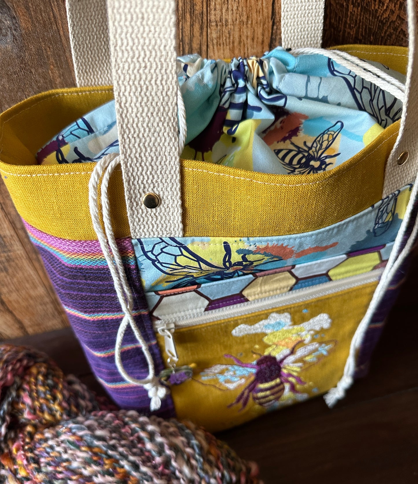Buzzy Bees Medium Firefly Project Bag