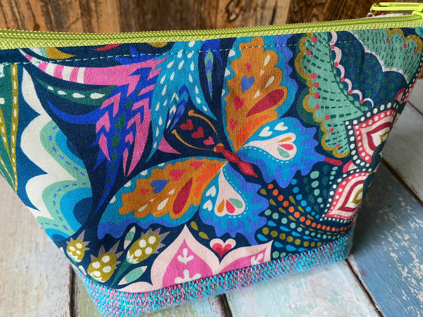 Folk Sheep Small Open Wide Spindle Bag