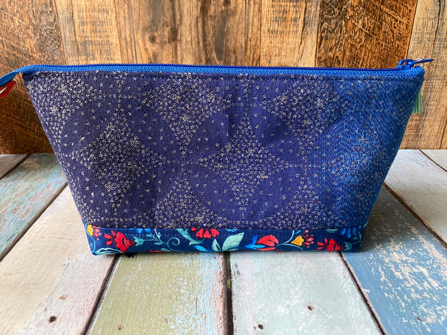 Bunny Bum Medium Open Wide Spindle Bag