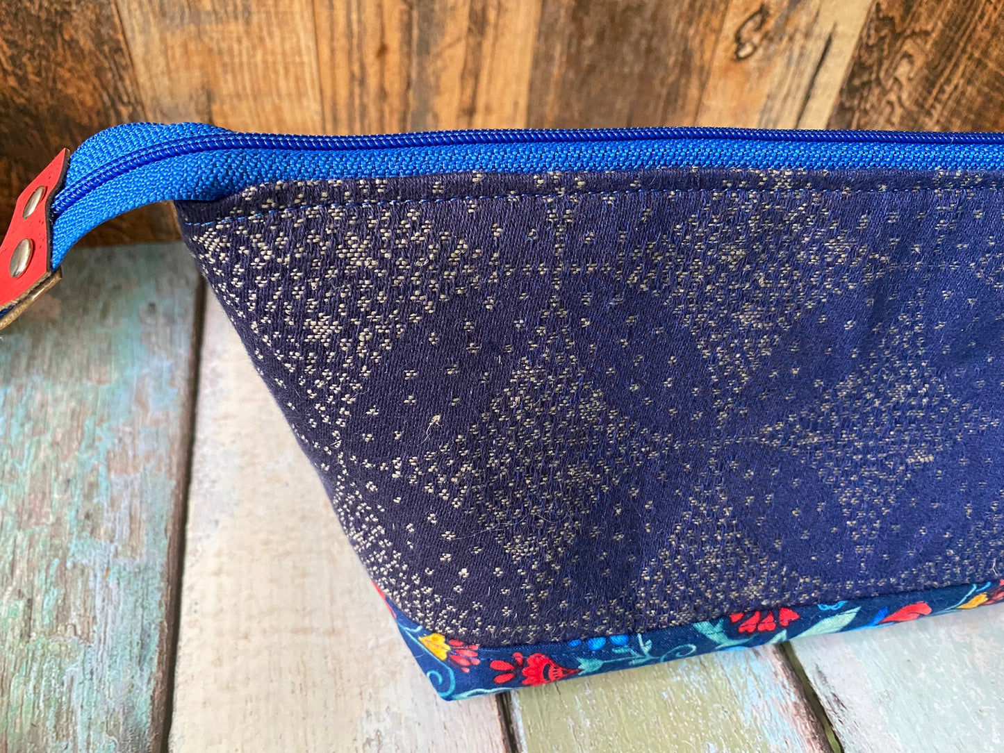Bunny Bum Medium Open Wide Spindle Bag