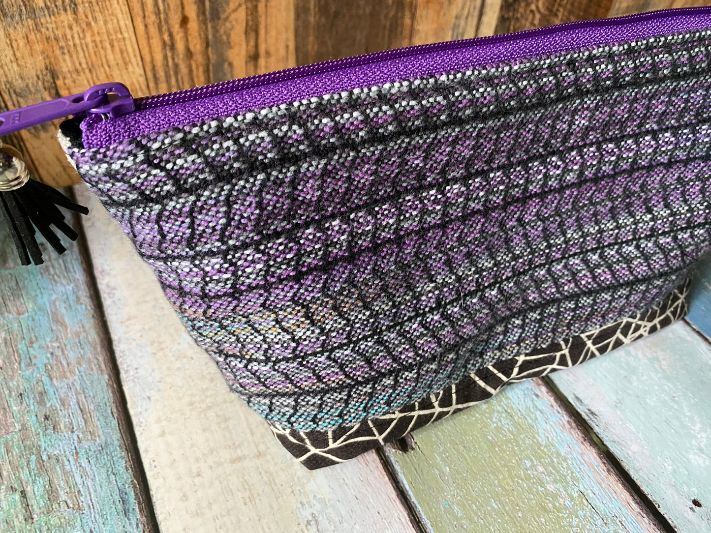 Black Sheep Medium Open Wide Spindle Bag