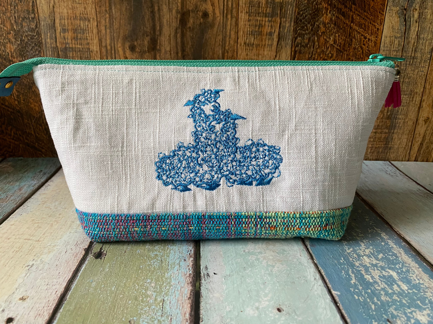Llama Momma Medium Open Wide Spindle Bag