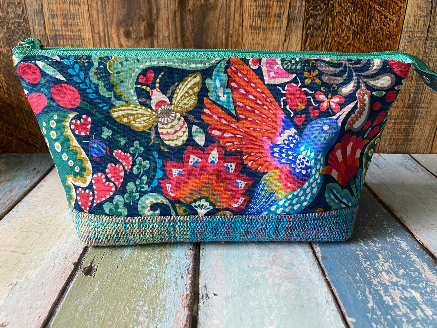 Llama Momma Medium Open Wide Spindle Bag