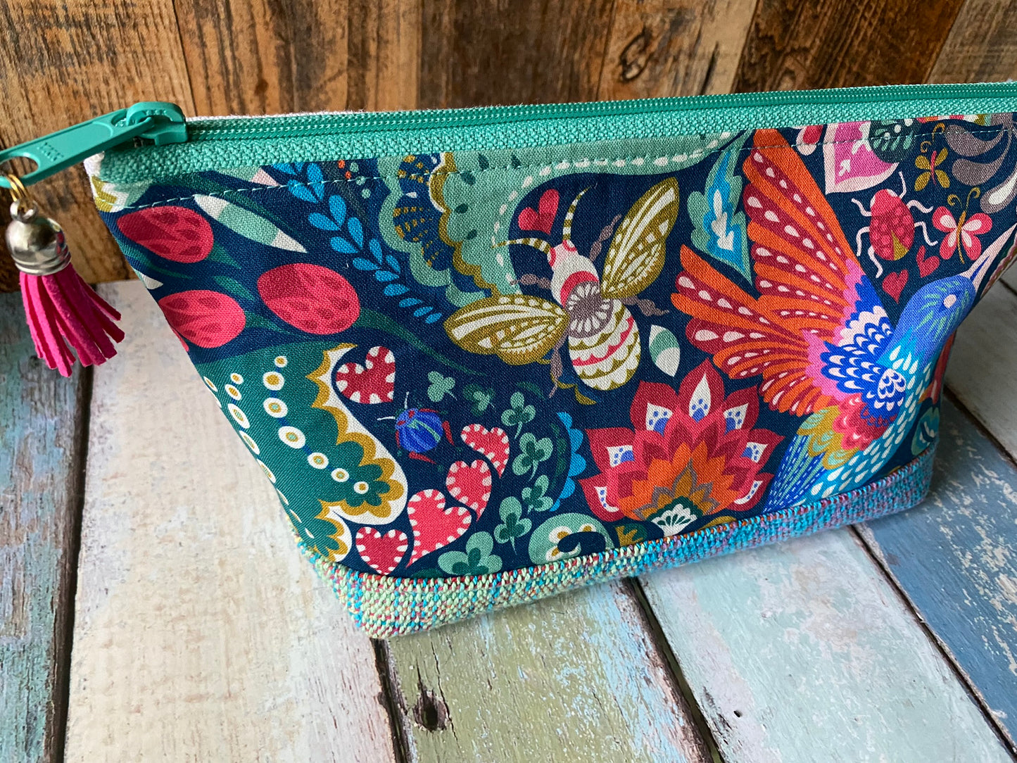 Llama Momma Medium Open Wide Spindle Bag