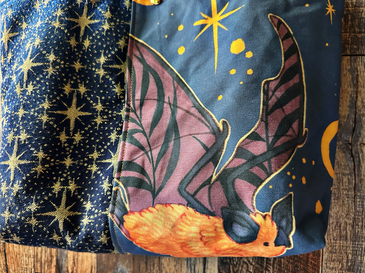Beautiful Bats Dark Blue Tote Bag with Zipper Pocket Divider
