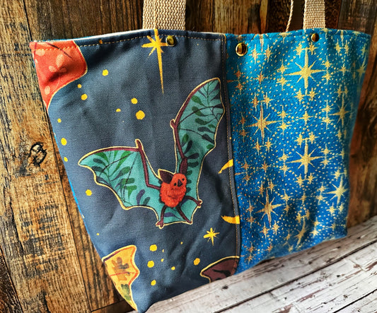 Beautiful Bats Light Blue Tote Bag with Zipper Pocket Divider