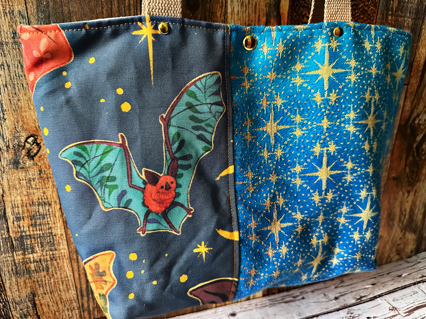 Beautiful Bats Light Blue Tote Bag with Zipper Pocket Divider