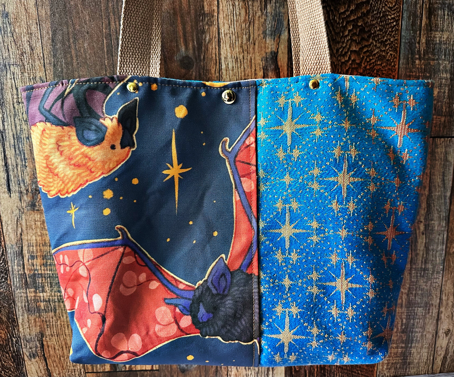 Beautiful Bats Light Blue Tote Bag with Zipper Pocket Divider