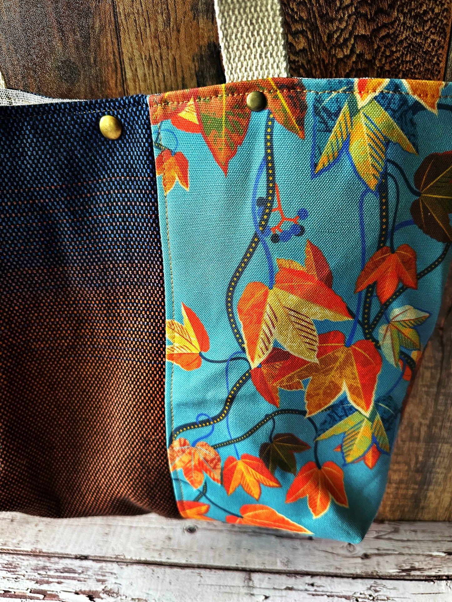 Blackbird in Maples Tote Bag with Zipper Pocket Divider