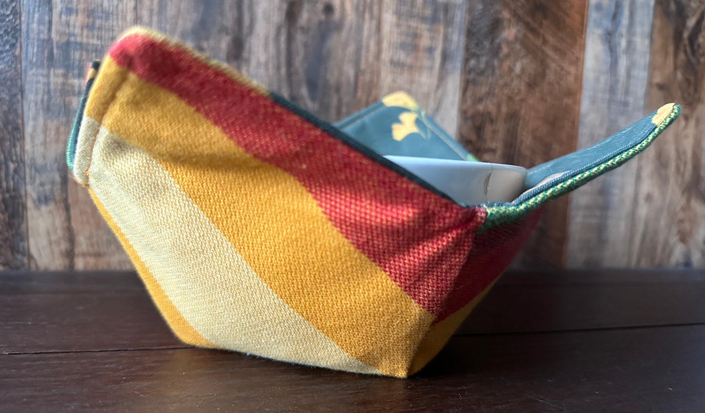 Frog and Friends Bowl Cozy