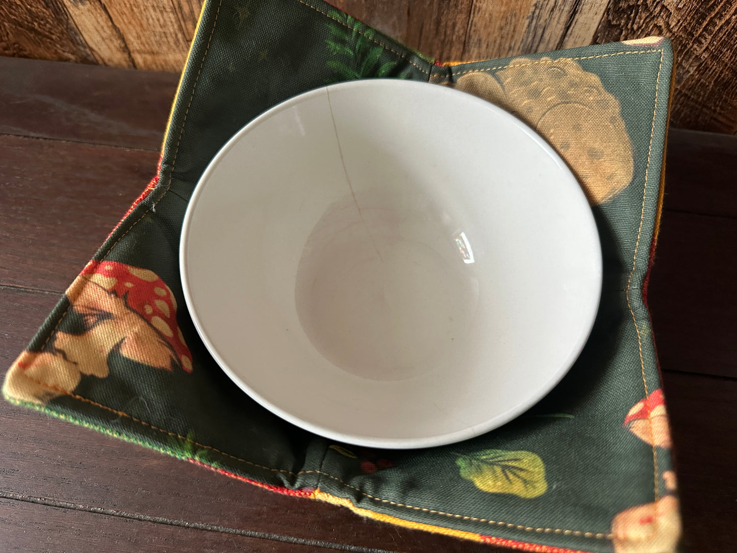 Frog and Friends Bowl Cozy