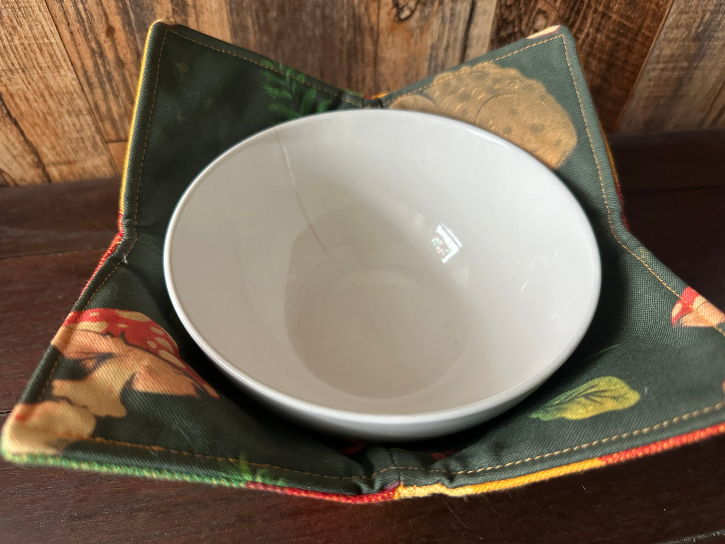 Frog and Friends Bowl Cozy