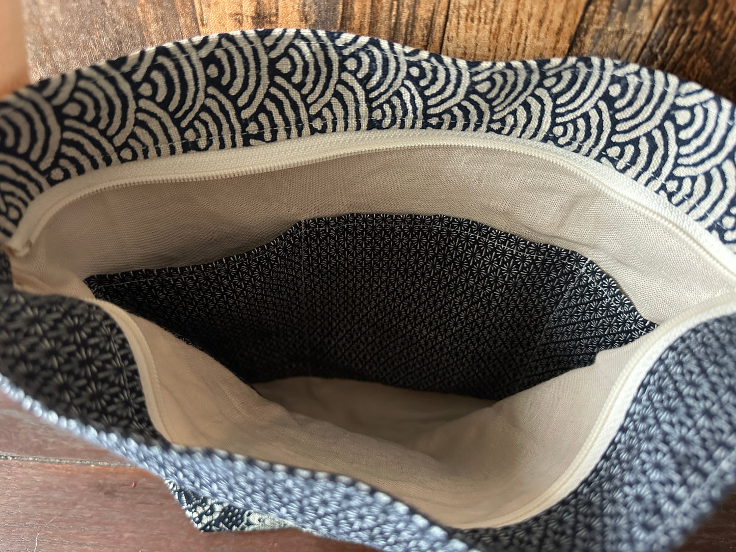 Indigo Linen with Barn Owl Medium Shoulder Bag/Purse