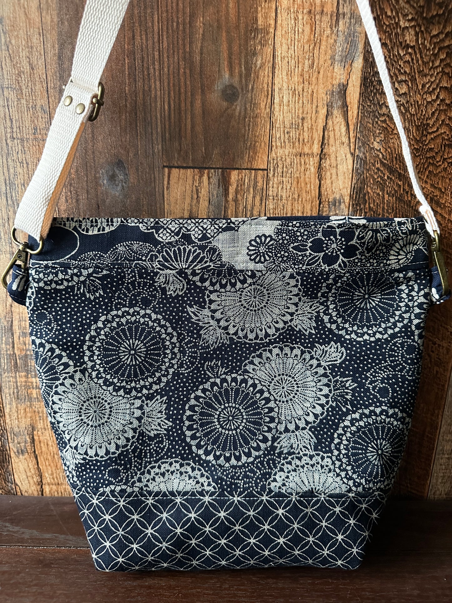 Indigo Linen with Raven Medium Shoulder Bag/Purse
