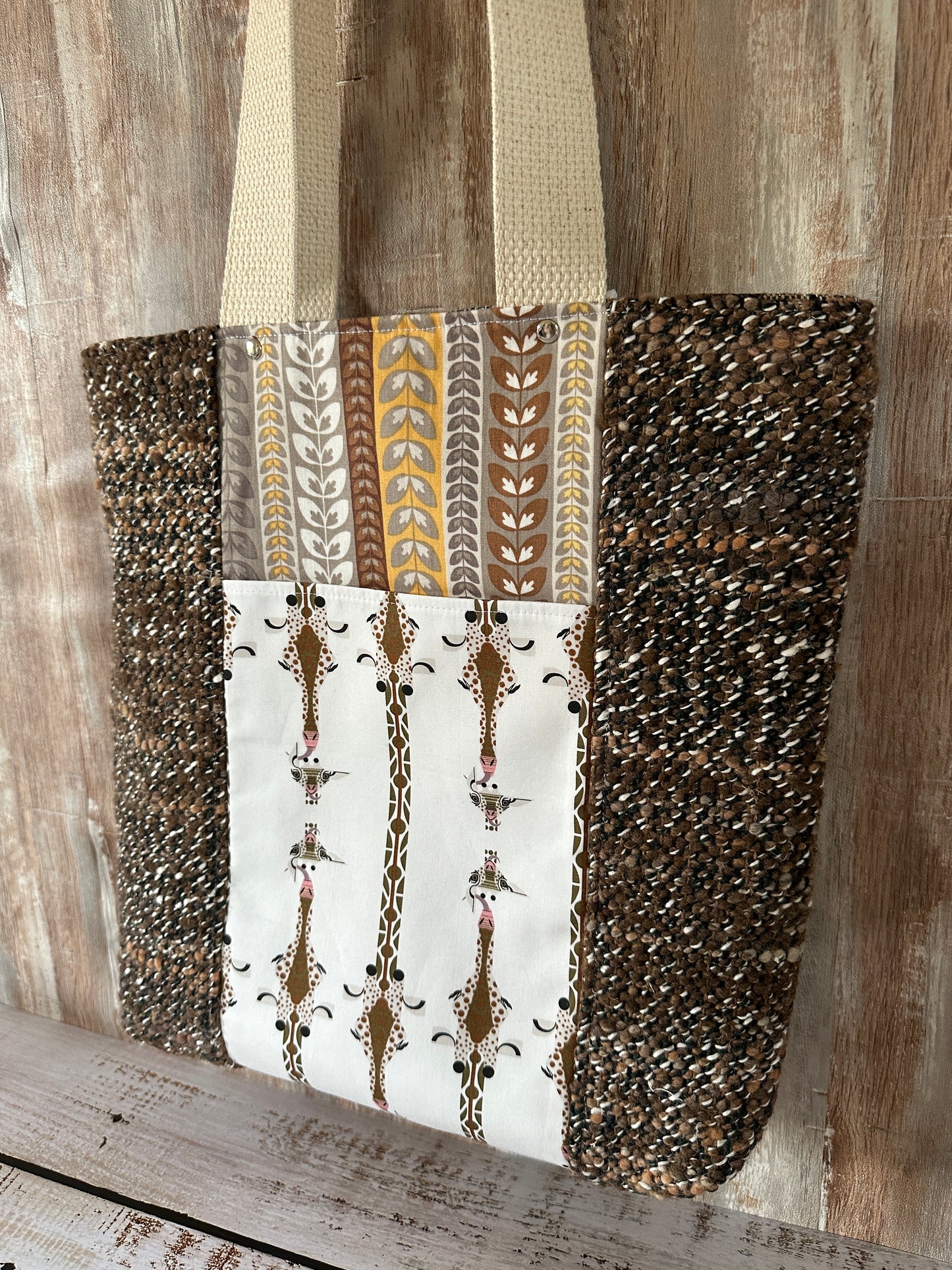 Mother Giraffe's Kiss Double Pocket Large Tote Bag