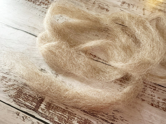 Llama Roving from Artie ~ Dehaired 3 oz Bitty Bump