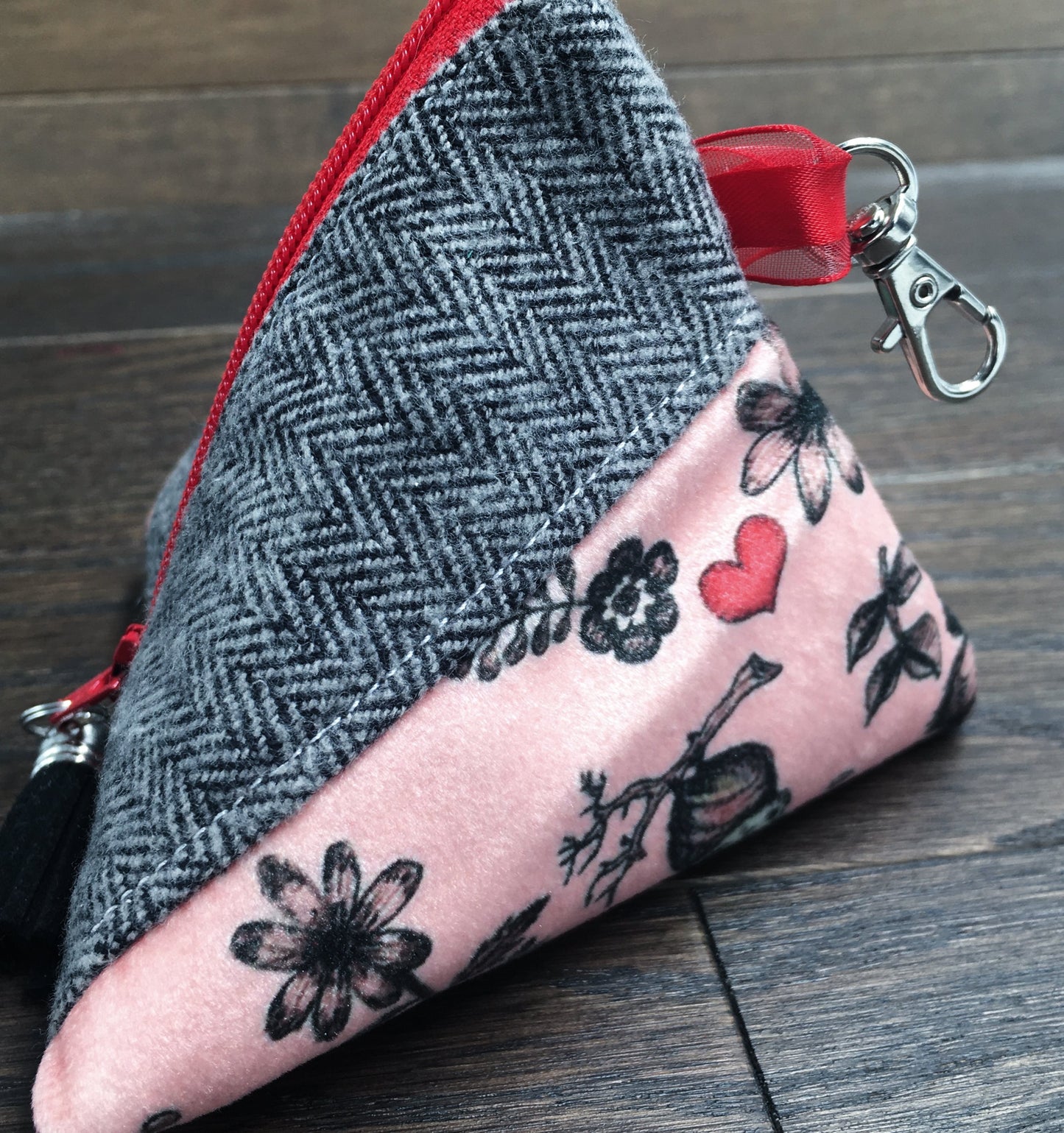 Bat Love! Pyramid Pouch