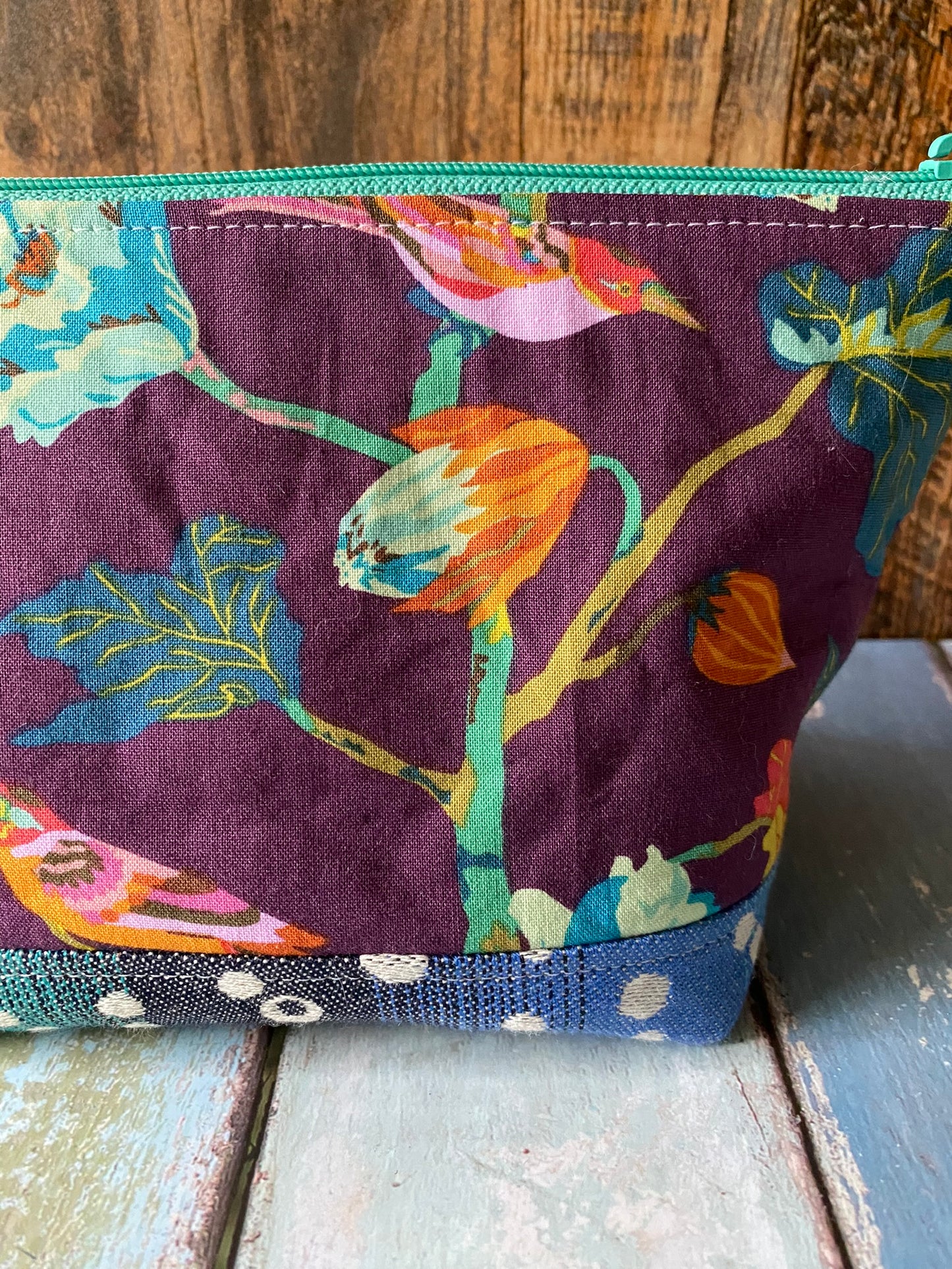 Llama Small Open Wide Spindle Bag