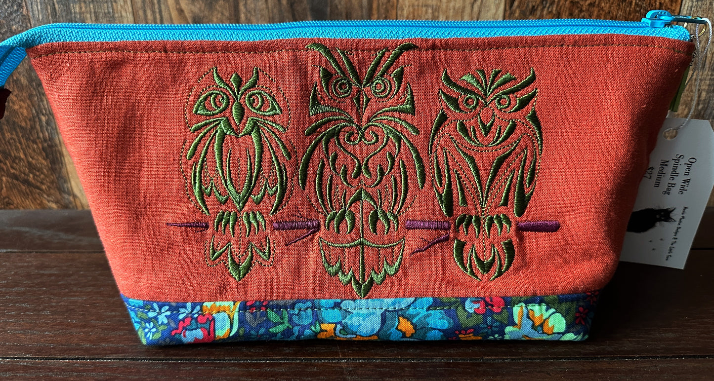 Trio of Owls Medium Open Wide Spindle Bag