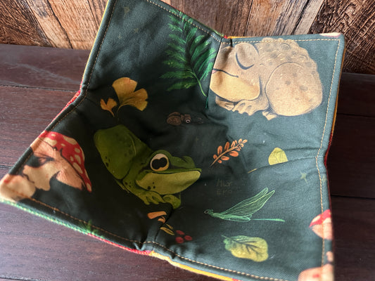 Frog and Friends Bowl Cozy