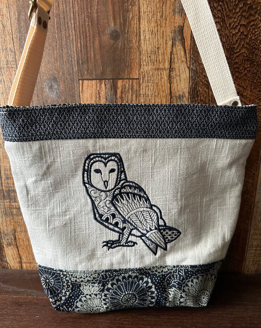 Indigo Linen with Barn Owl Medium Shoulder Bag/Purse