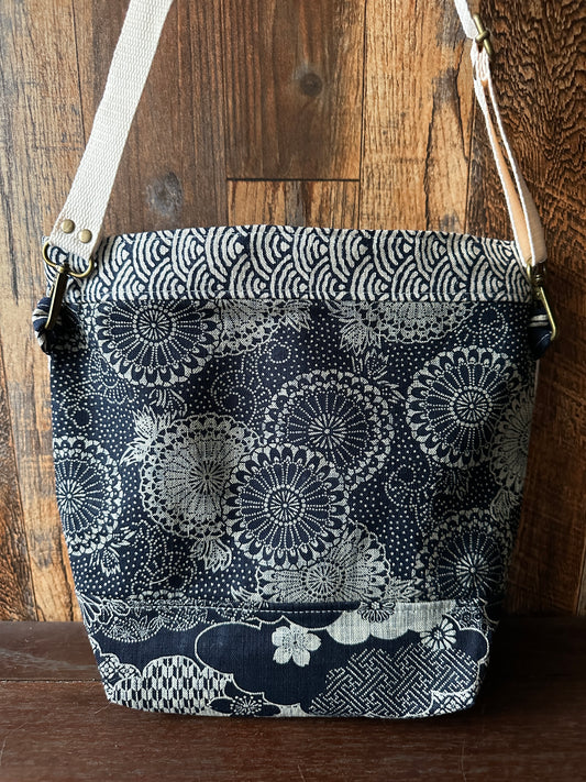 Indigo Linen with Barn Owl Medium Shoulder Bag/Purse