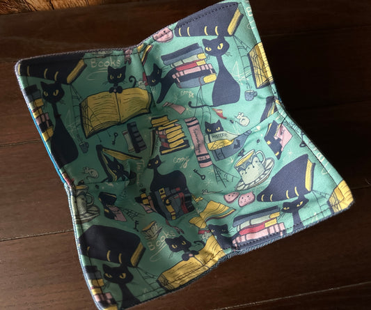 Retro Cats and Books Bowl Cozy