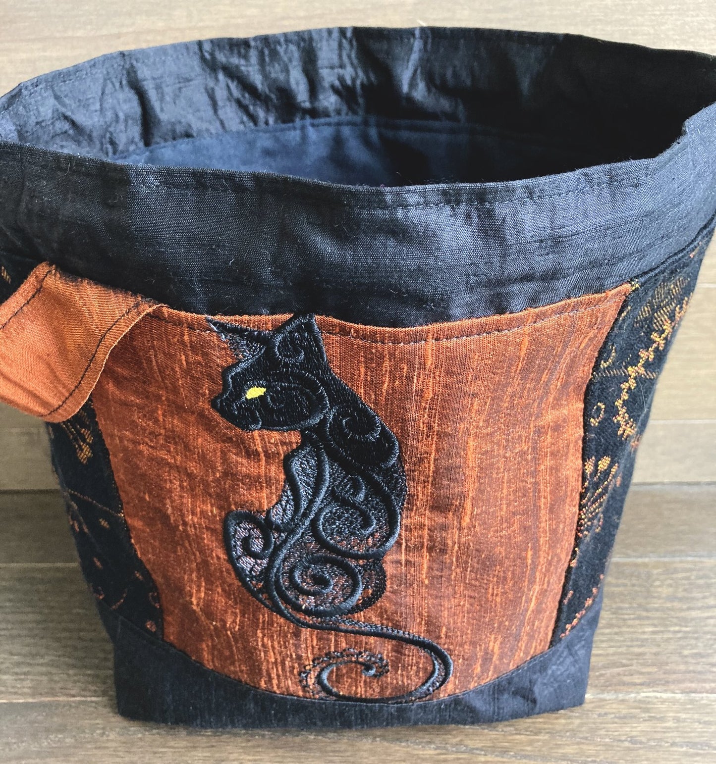 Shadows and Candlelight Cat Medium Project Bag