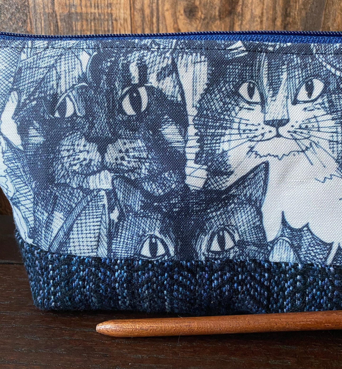 Indigo Cats Open Wide Spindle Bags