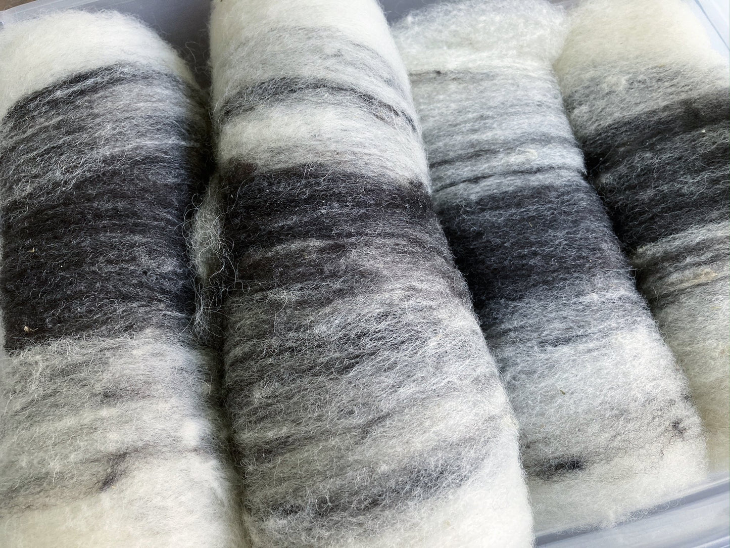 100% Sheltand Wool Monochrome Grad Batt for Rustic Spinning